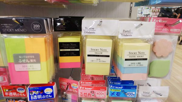 ノートにも本にも使える！100均セリアの付箋（ふせん）のまとめ